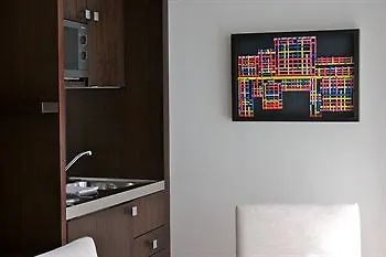 Burns Art Hotel Dusseldorf 4*,